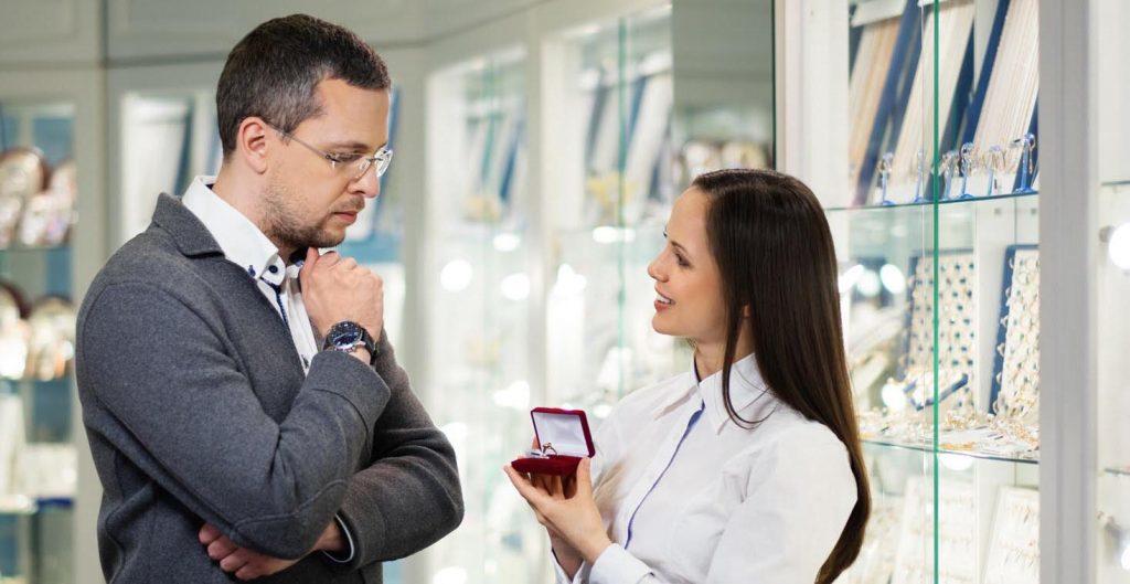 mistakes when man buy engagement rings