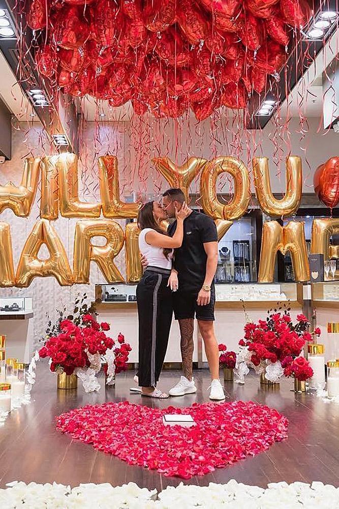 18 Best Romantic Proposals That Inspire You 6523