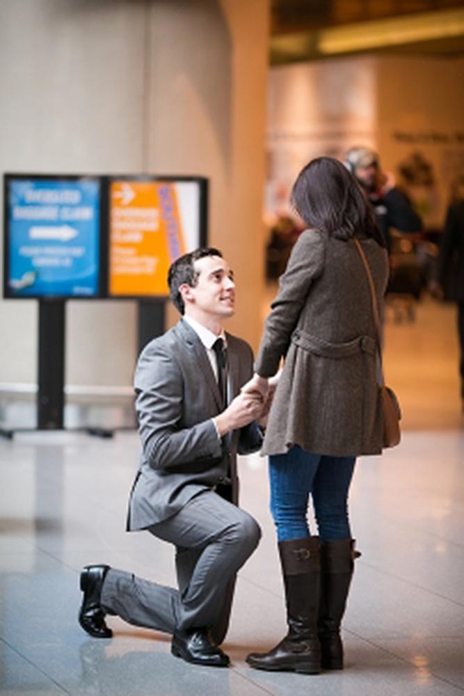 romantic ways to propose man propose a woman at the airport