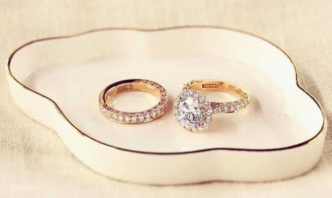 when to take off engagement rings