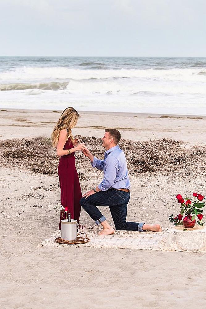 15 Most Popular Photos Of Beach Proposals