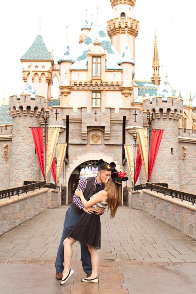 disney proposals kiss castle samantha bonpensiero