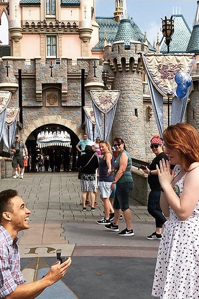 disney proposals man propose a woman