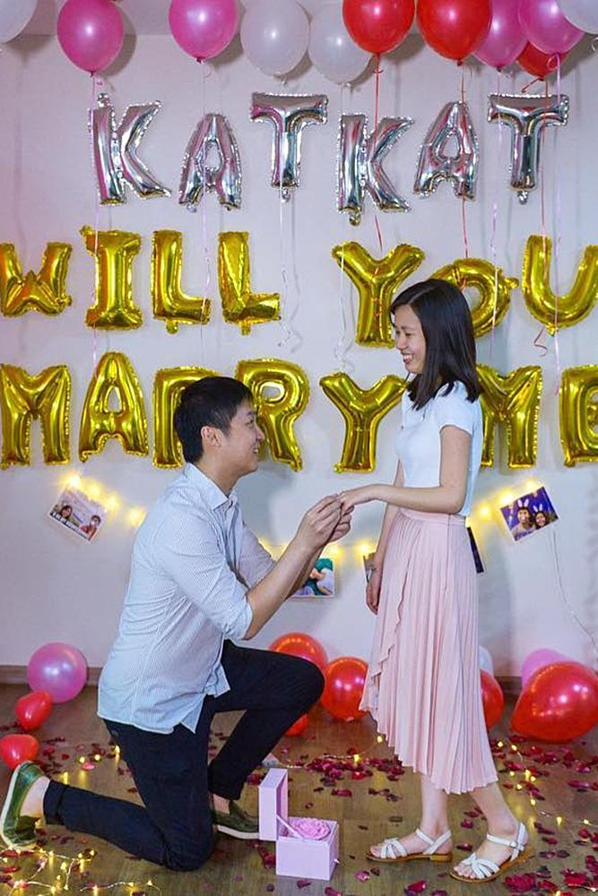 best proposal ideas couple balloons romantic cute