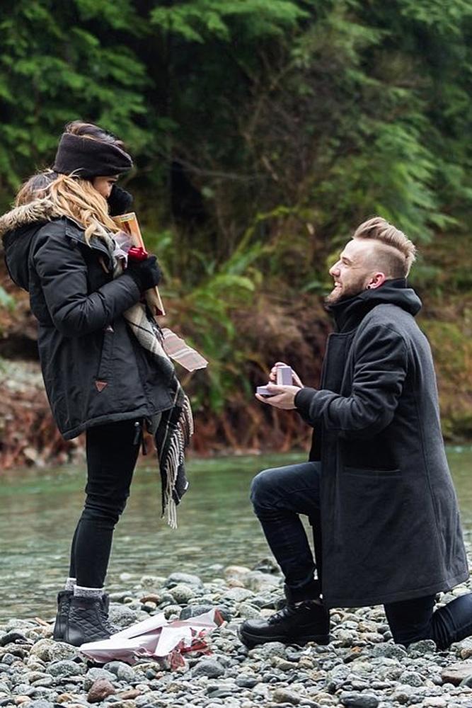 best proposal ideas man and woman at the beach
