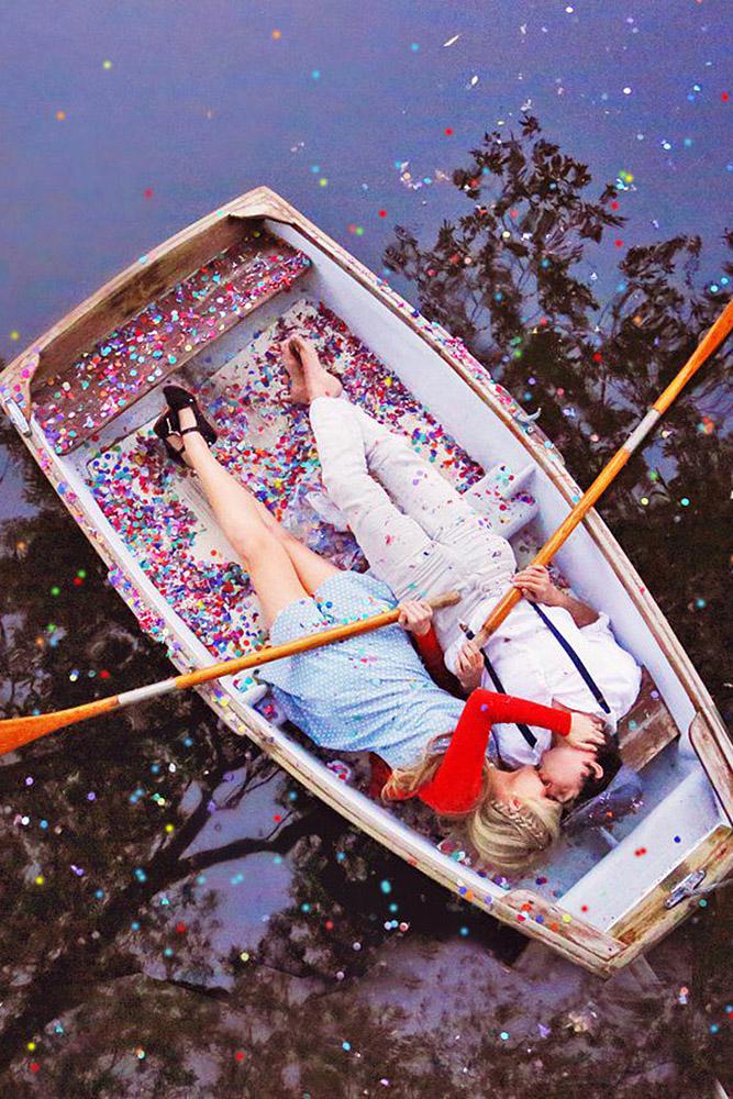 engagement photos couple photosession on the boat