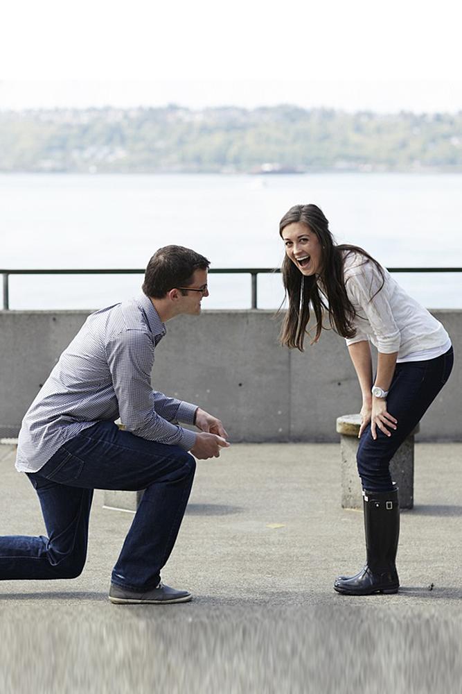 best proposals man propose a woman at the roof