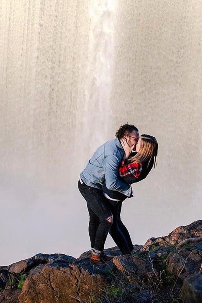 creative proposal ideas amazing proposal waterfall best kiss
