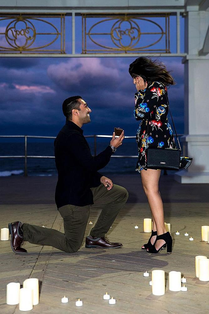 creative proposal ideas candles man engage a woman