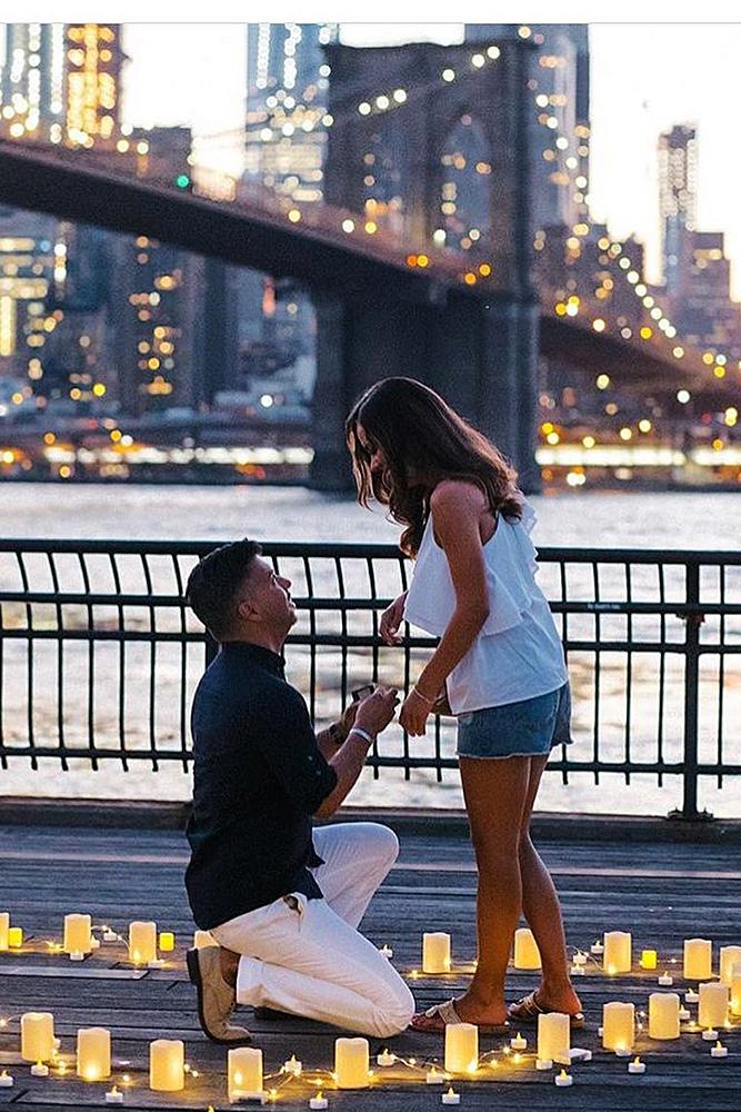 creative proposal ideas man propose woman at the city