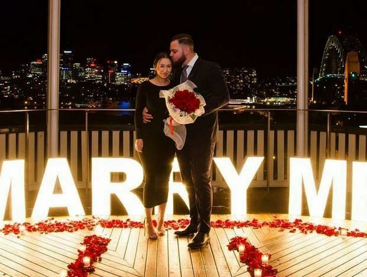 unique proposal ideas romantic engagement roses couple ishnchiips featured