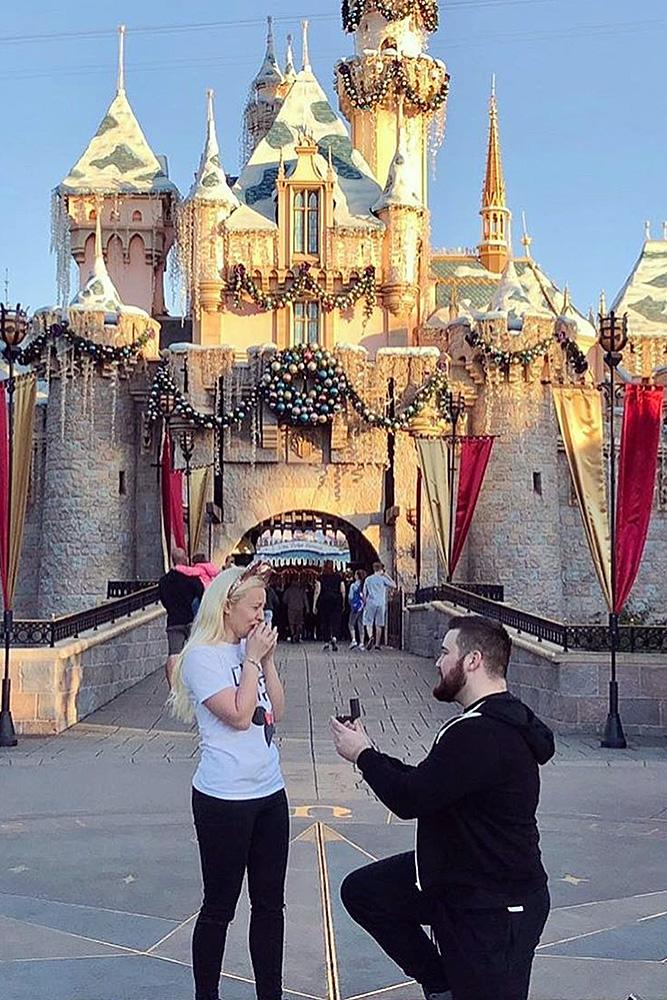 Disney proposal ideas man and woman castle romantic
