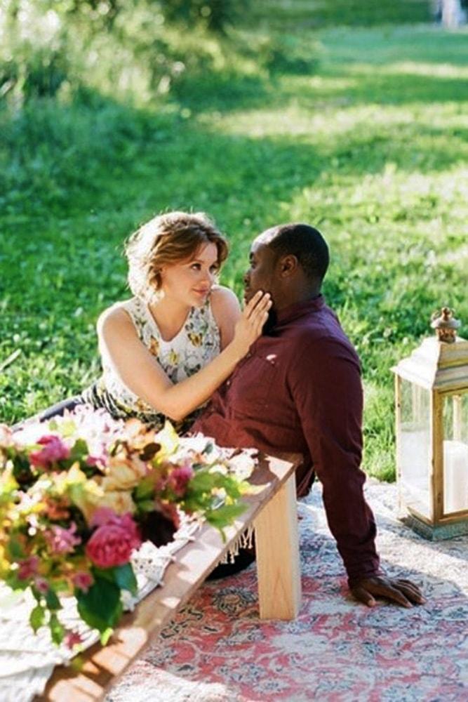 summer proposal ideas romantic proposal during picnic in the park