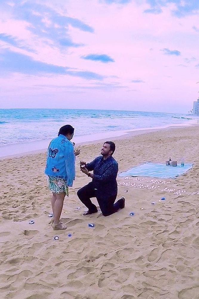 12 Romantic Beach Proposal Ideas Are Sure To Make Her Swoon