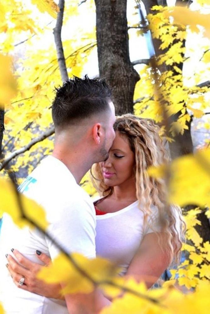engagement photo ideas fall engagement photo ideas in the park marriage proposals creative fall photo ideas