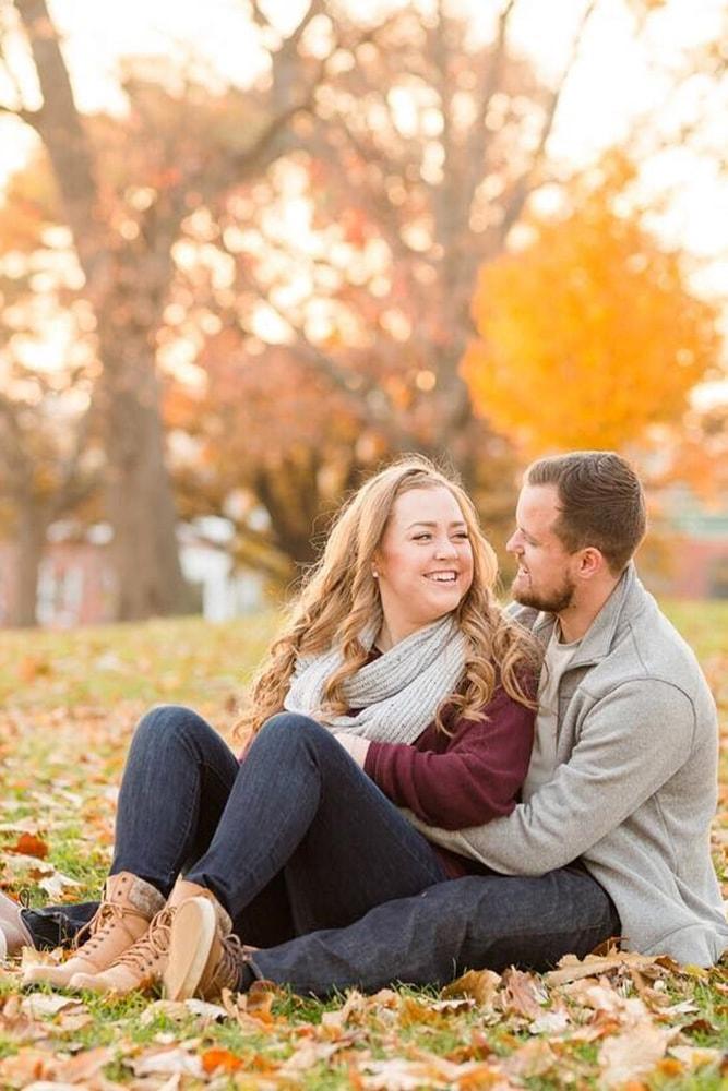 engagement photo ideas fall engagement photo ideas in the park marriage proposals fall photo ideas