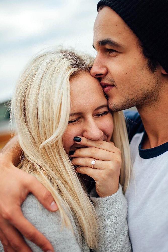 proposals sweet ideas for cool photos he hugs her