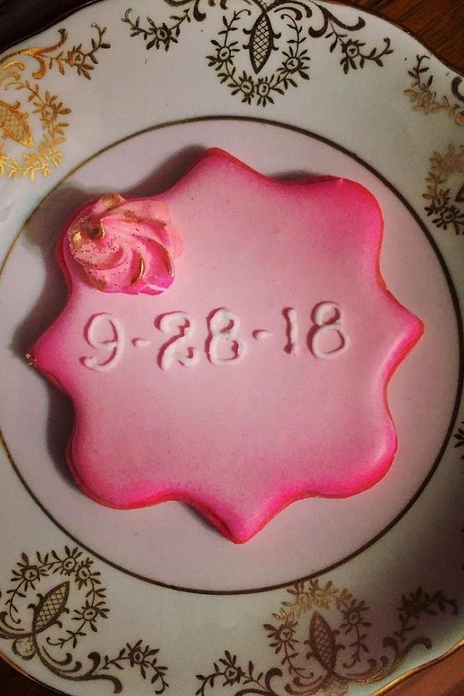 save the date ideas with sweets biscuit on the plate