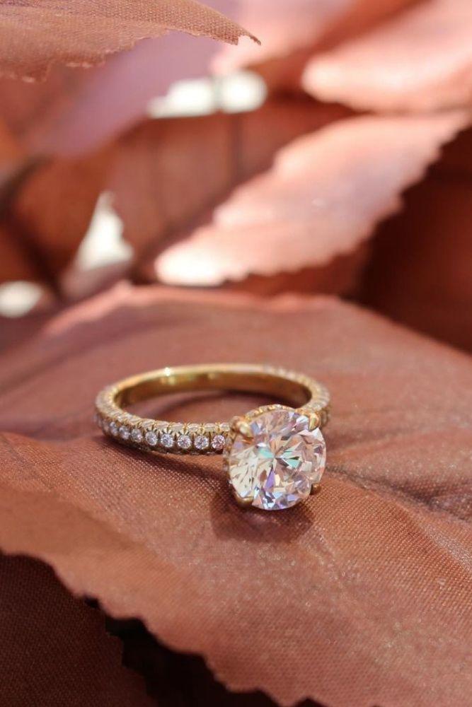 classic engagement rings classic engagement rings withround cut diamonds1