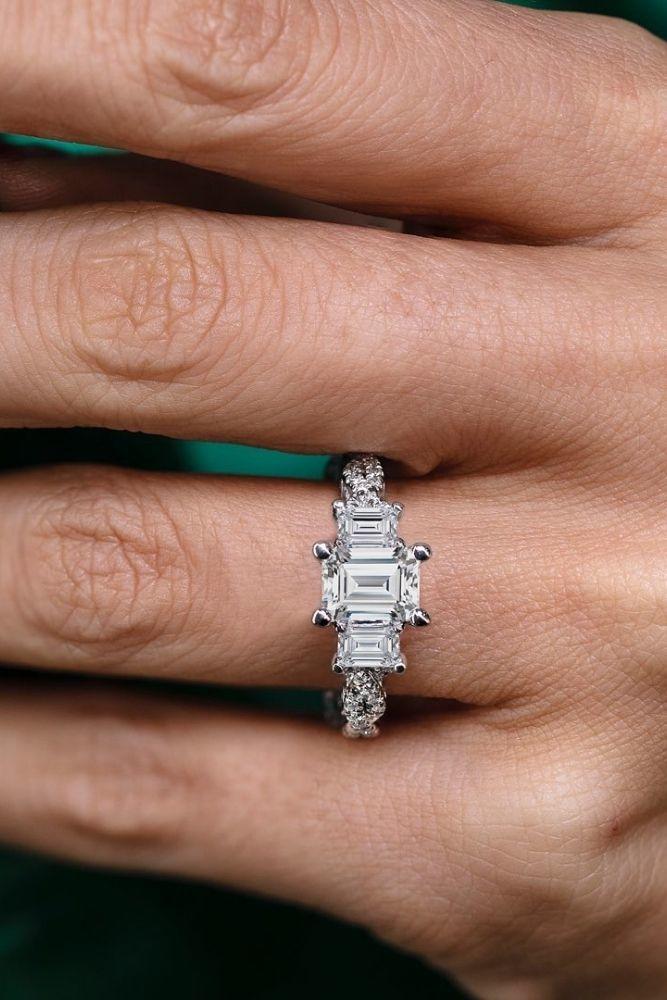 emerald engagement rings three stone rings2