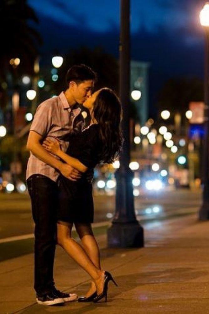 engagement photo ideas stylish engagemenet photos in urban locations