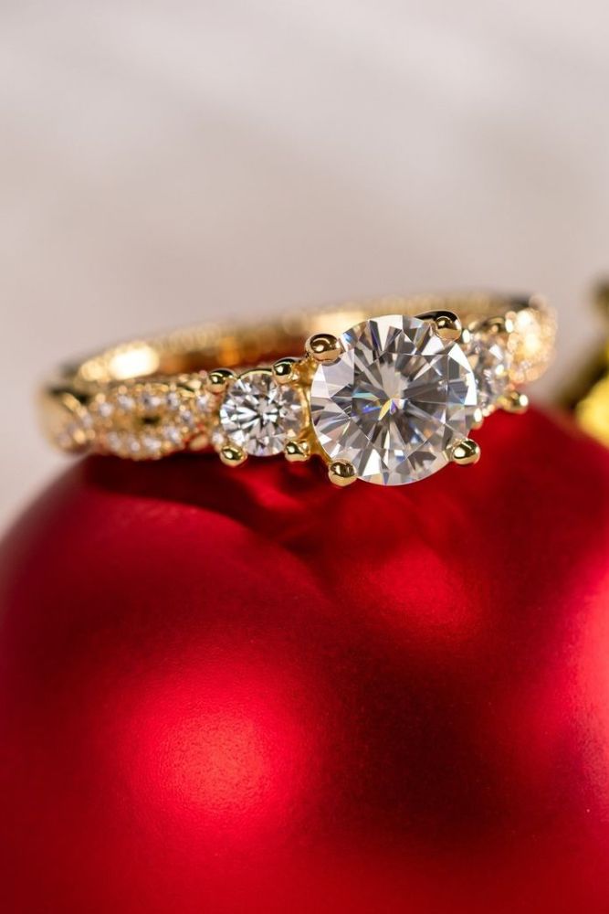 verragio engagement rings with round cut diamonds