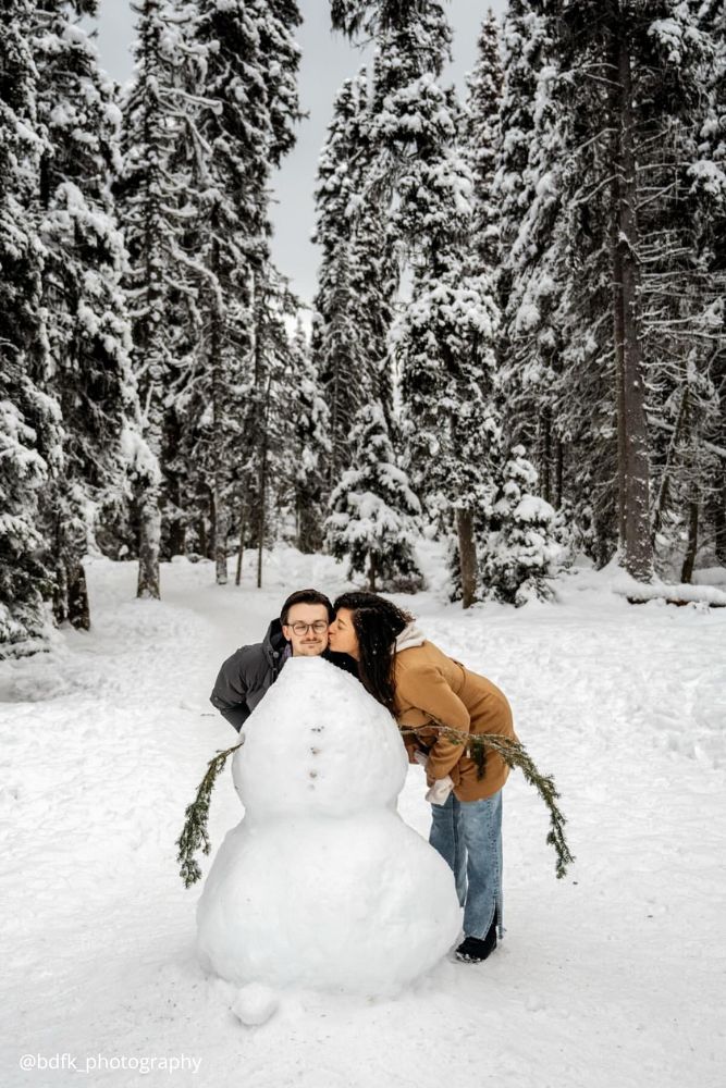 winter engagement photos love couple made a snowman photoshoot bdfk photography