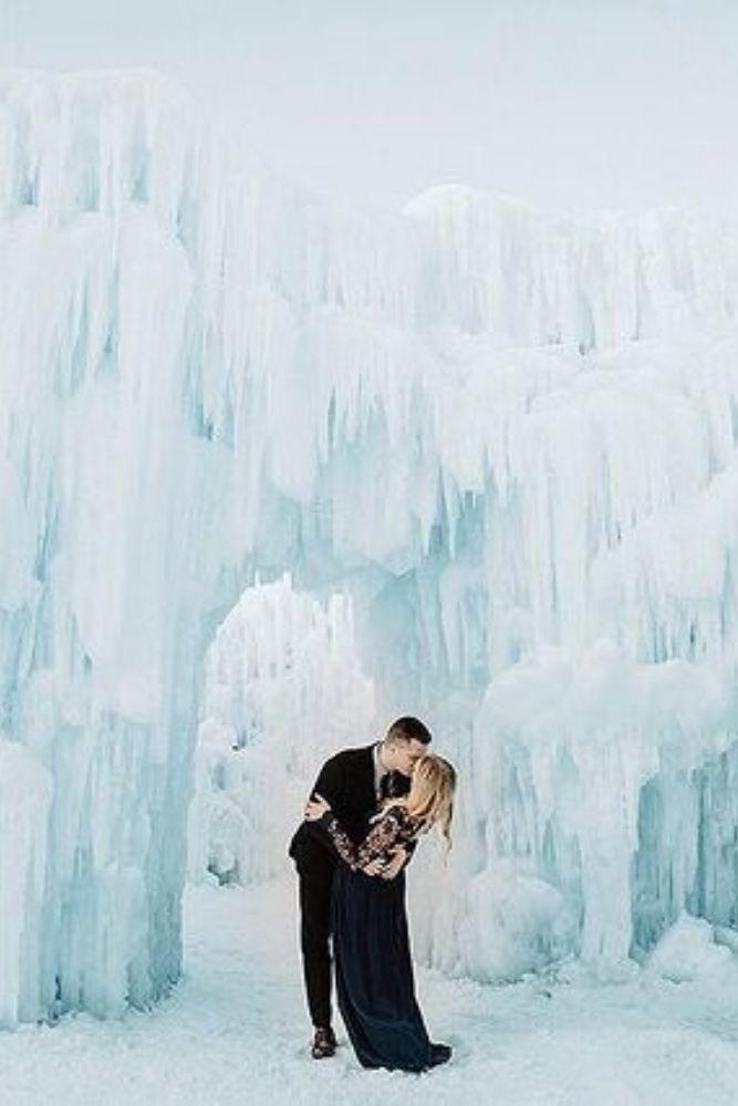 winter engagement photos winter photos with fantastic backdrops1