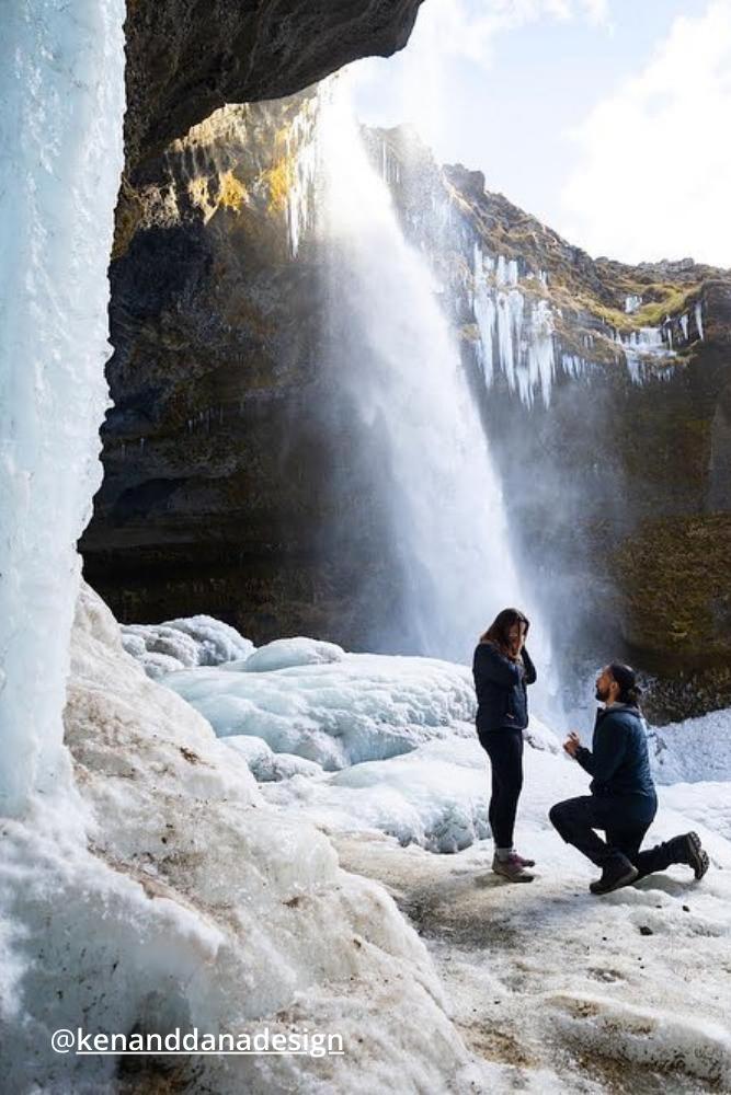cheap proposal ideas groom proposes in the snow kenanddanadesign