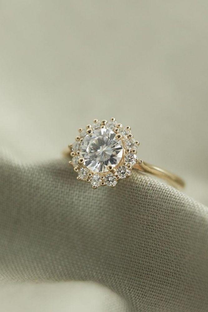 diamond engagement rings stunning diamond halo engagement rings2