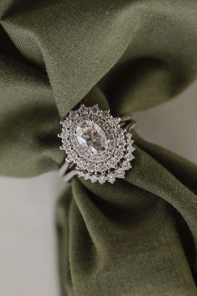 diamond engagement rings stunning diamond halo engagement rings1