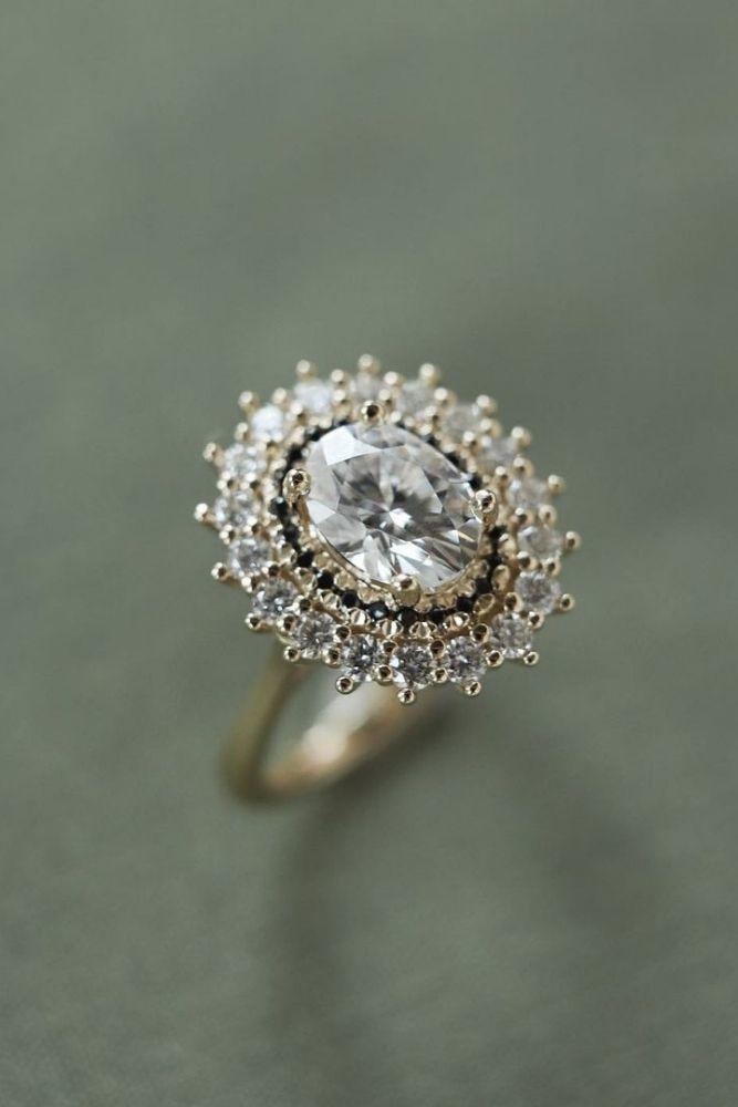 oval engagement rings halo engagement rings2