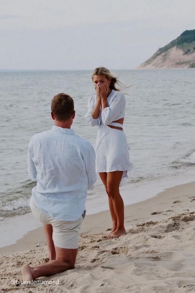 beach proposal ideas boy proposes to a girl at the beach bluenilediamond