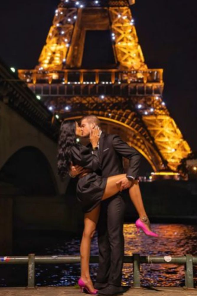 engagement photos paris proposal