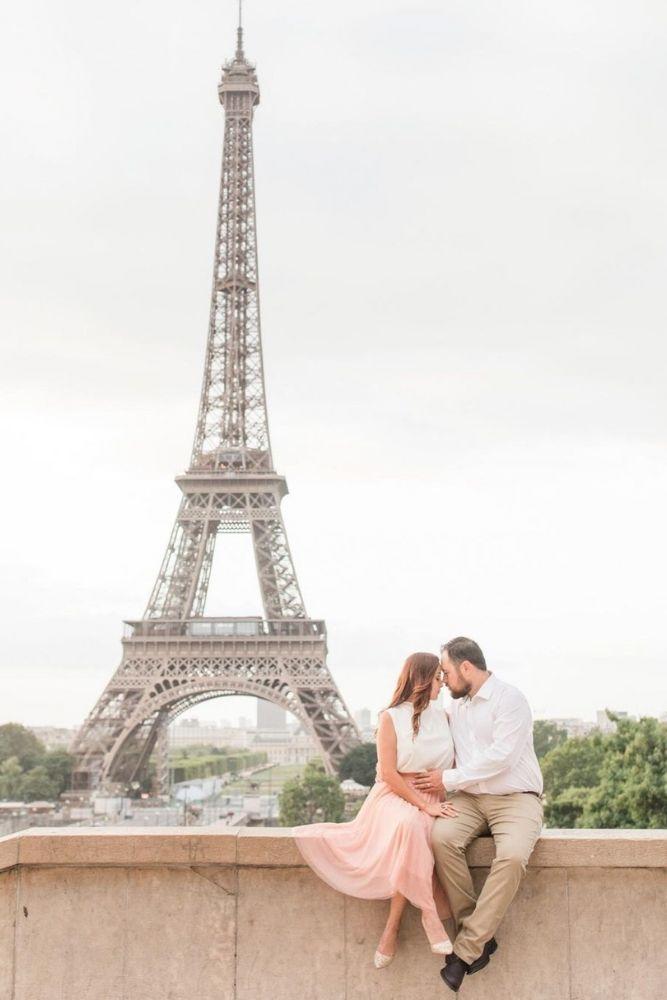 engagement photos romantic photo in paris