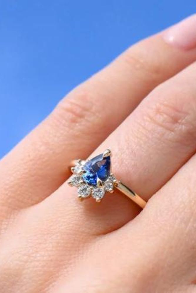 sapphire engagement rings in yellow gold