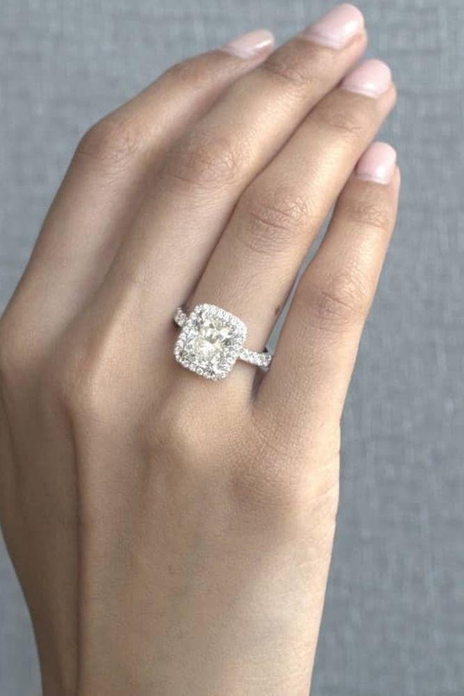 solitaire engagement rings cushion cut diamonds rings