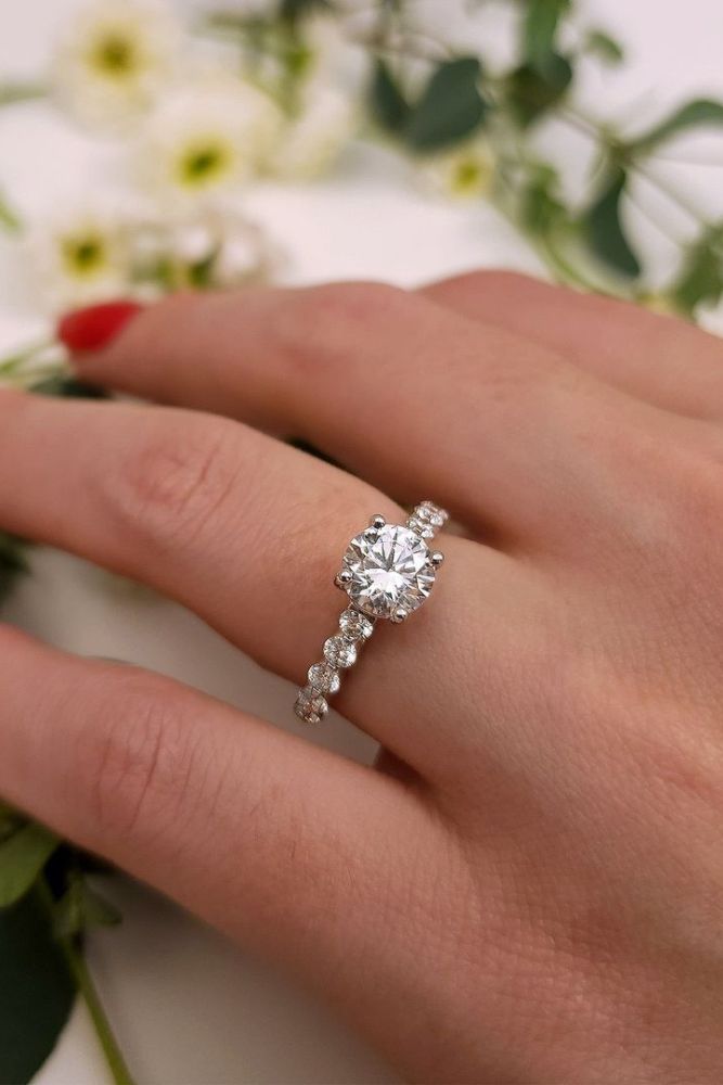 solitaire engagement rings round cut rings