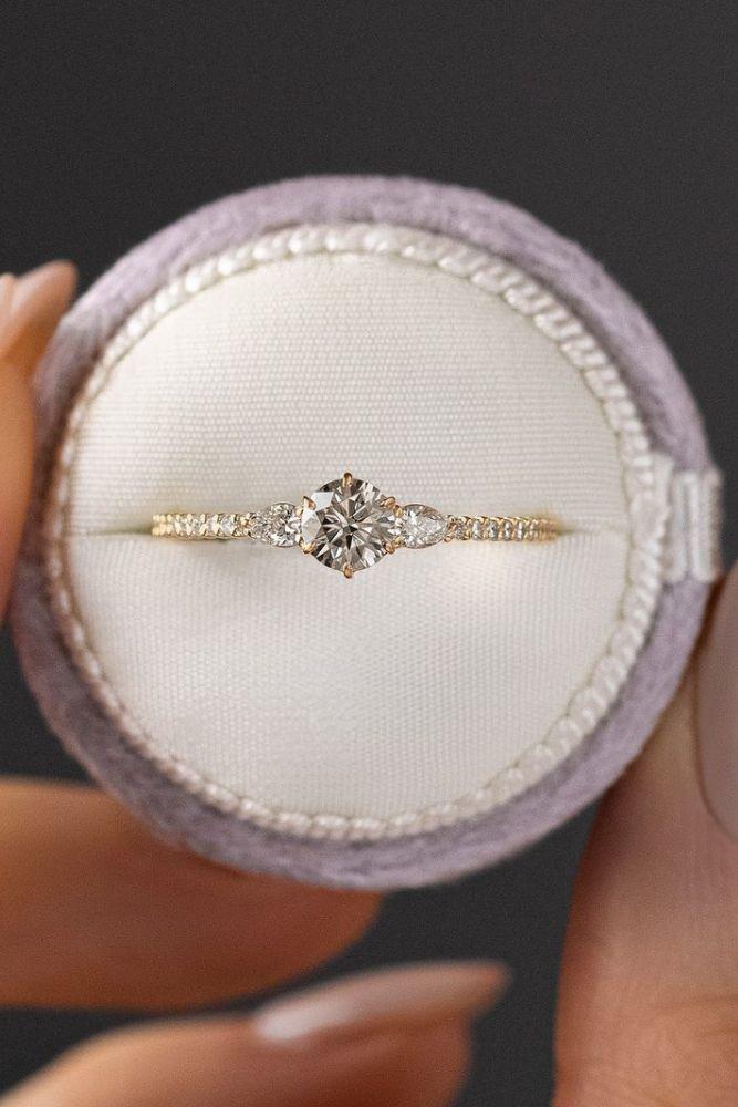 solitaire engagement rings round cut rings