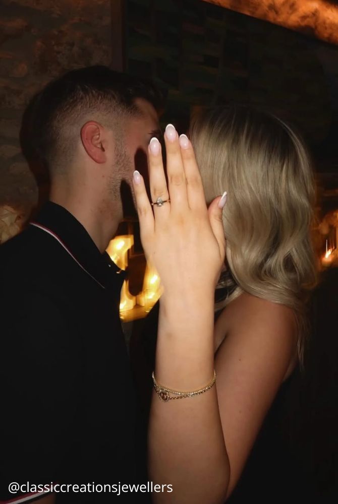 engagement photos kiss newlyweds evening romantic photo classiccreationsjewellers