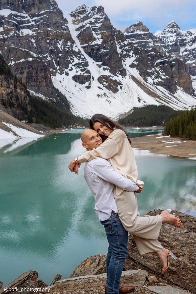 christmas proposal couple in the mountains after proposition bdfk photography