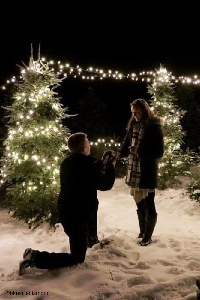 christmas proposal guy proposes to a girl outside on the snow bluenilediamond