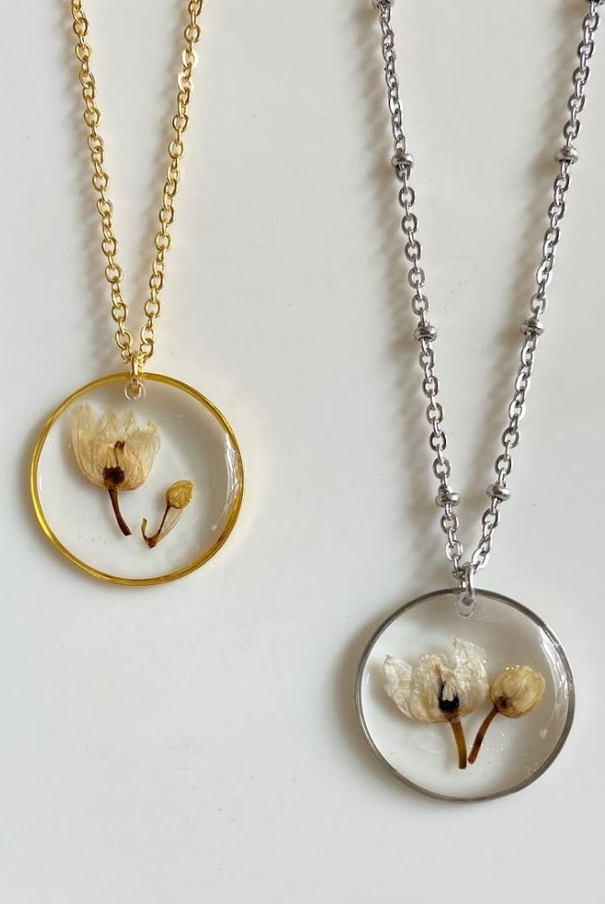 pressed flowers necklaces